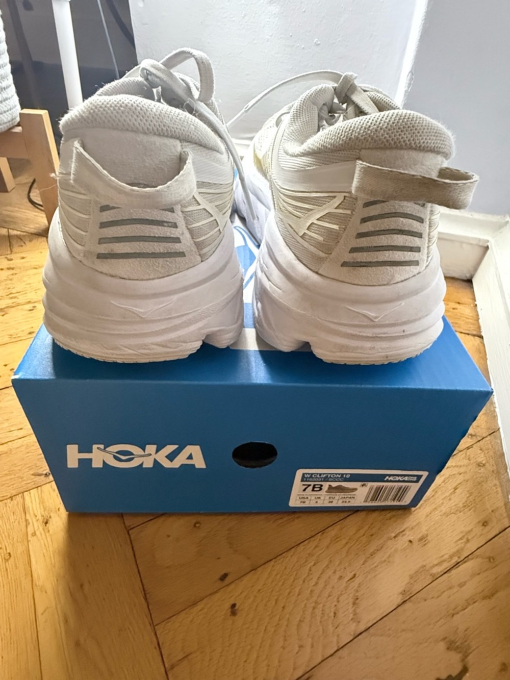Hoka One One Bondi 7 White Bottom /White Upper Womans size 7 - Picture 8 of 14